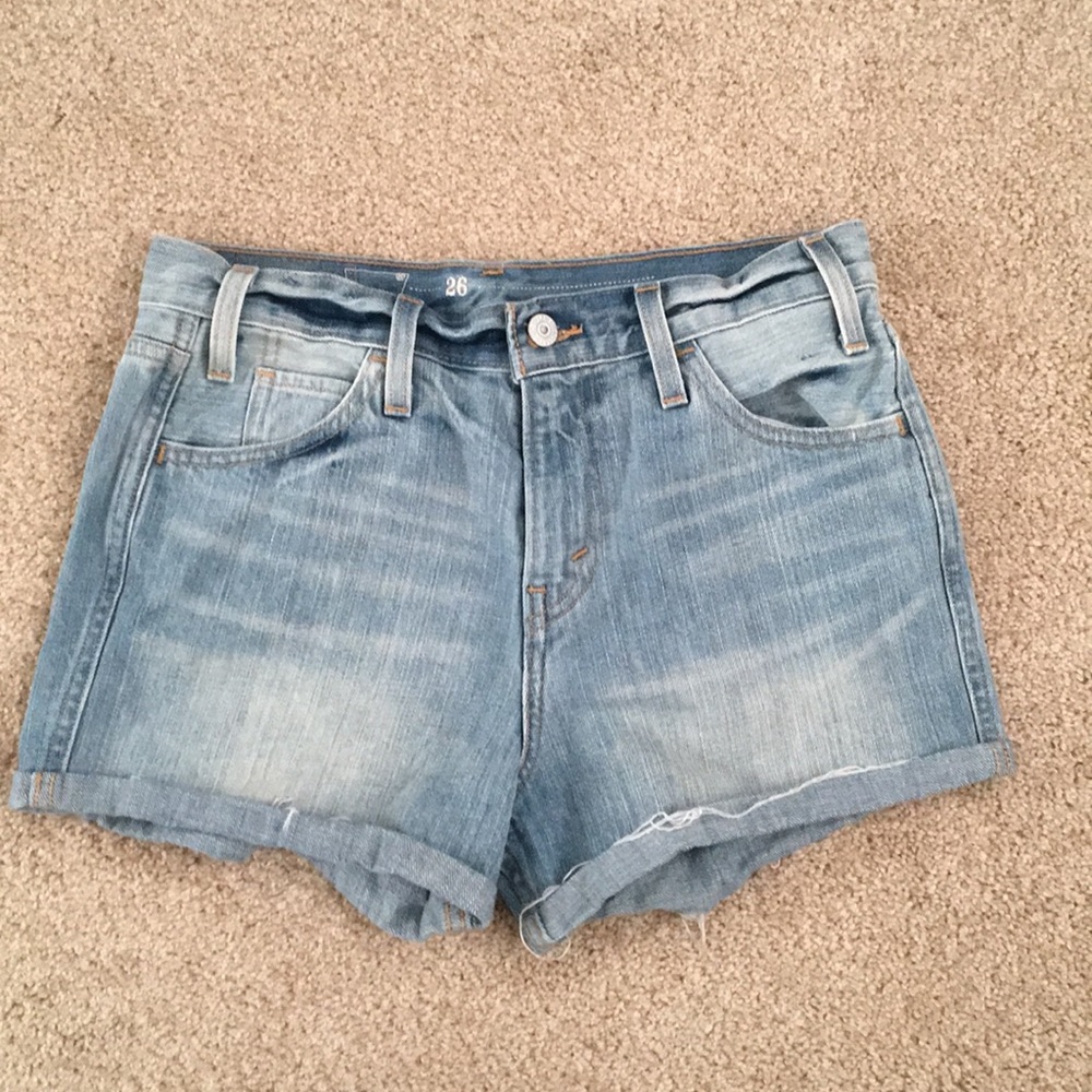 Levi shorts size 26